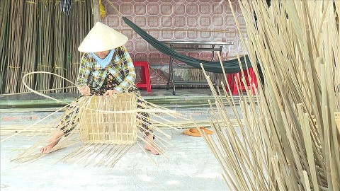 lang nghe dan dat phu dong kho tim nguoi noi nghiep