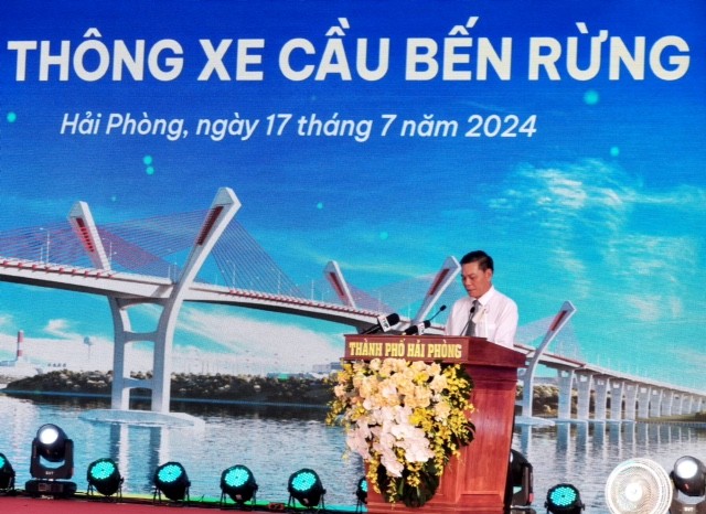 UBND TP Hải Phòng tổ chức lễ thông xe cầu Bến Rừng nối Hải Phòng với Quảng Ninh. Chủ tịch Quốc hội Trần Thanh Mẫn đã tới dự và cắt băng thông xe UBND TP Hải Phòng tổ chức lễ thông xe cầu Bến Rừng nối Hải Phòng với Quảng Ninh. Chủ tịch Quốc hội Trần Thanh Mẫn đã tới dự và cắt băng thông xe