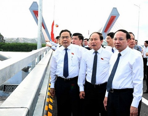 UBND TP Hải Phòng tổ chức lễ thông xe cầu Bến Rừng nối Hải Phòng với Quảng Ninh. Chủ tịch Quốc hội Trần Thanh Mẫn đã tới dự và cắt băng thông xe