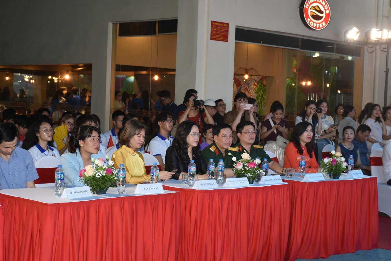 (Hà Nội) 120 thanh, thiếu niên kiều bào tham gia Trại hè Việt Nam năm 2024 (Hà Nội) 120 thanh, thiếu niên kiều bào tham gia Trại hè Việt Nam năm 2024