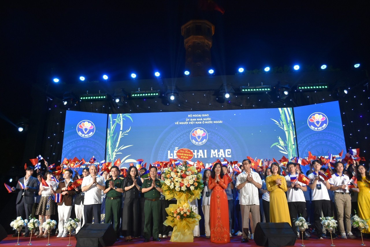 (Hà Nội) 120 thanh, thiếu niên kiều bào tham gia Trại hè Việt Nam năm 2024 (Hà Nội) 120 thanh, thiếu niên kiều bào tham gia Trại hè Việt Nam năm 2024