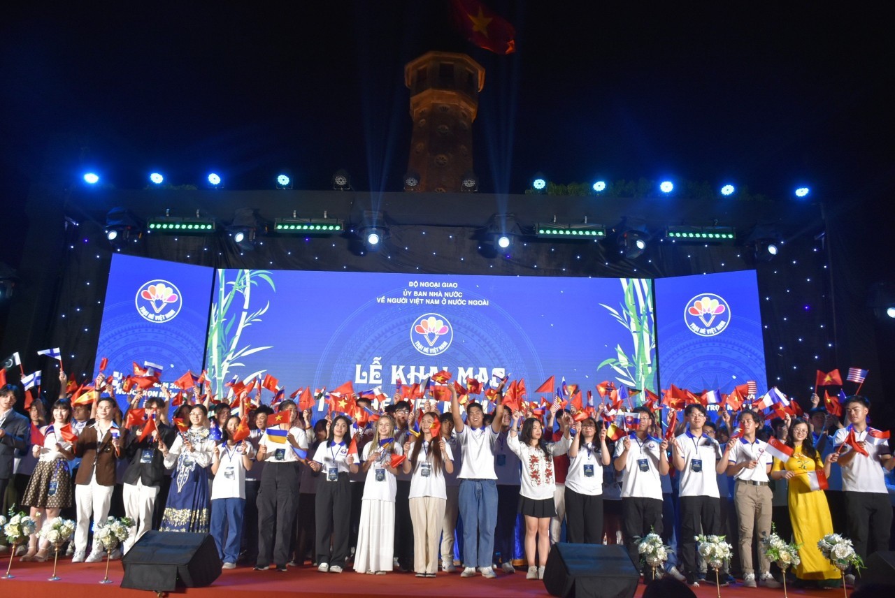 (Hà Nội) 120 thanh, thiếu niên kiều bào tham gia Trại hè Việt Nam năm 2024 (Hà Nội) 120 thanh, thiếu niên kiều bào tham gia Trại hè Việt Nam năm 2024