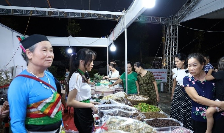 Đây là cơ hội để các doanh nghiệp, HTX giới thiệu, quảng bá các sản phẩm OCOP, sản phẩm nông sản thực phẩm an toàn, sản phẩm nông nghiệp chủ lực, sản phẩm nông nghiệp ứng dụng công nghệ cao, nông nghiệp hữu cơ...