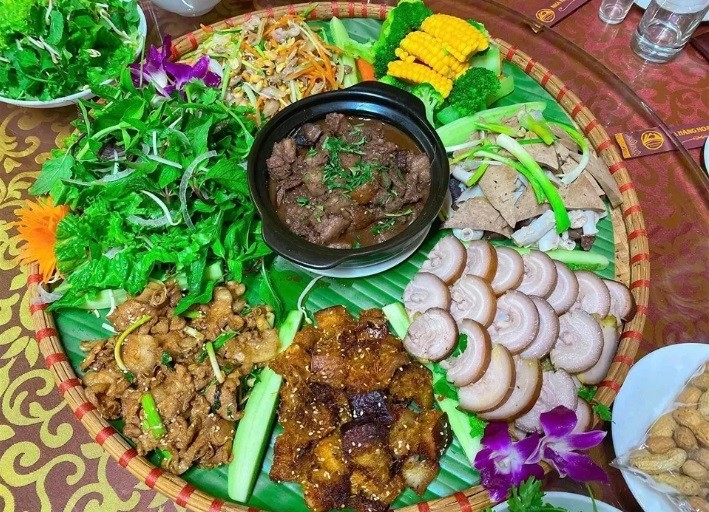 Thịt lợn cắp nách là món đặc sản nổi tiếng ở Lào Cai. Ảnh baolaodong Thịt lợn cắp nách là món đặc sản nổi tiếng ở Lào Cai. Ảnh baolaodong