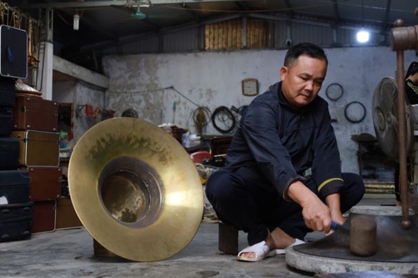 Một vài công đoạn làm ra chiếc kèn tây độc đáo