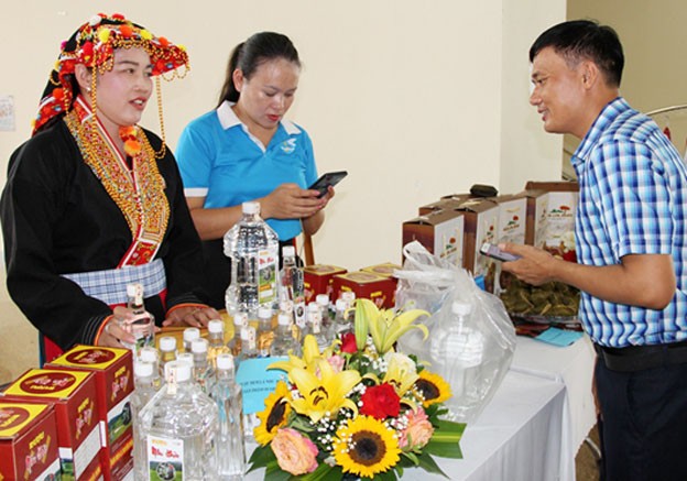 Các chủ thể quảng bá, giới thiệu sản phẩm OCOP của huyện Sơn Động tại TP Bắc Giang Các chủ thể quảng bá, giới thiệu sản phẩm OCOP của huyện Sơn Động tại TP Bắc Giang