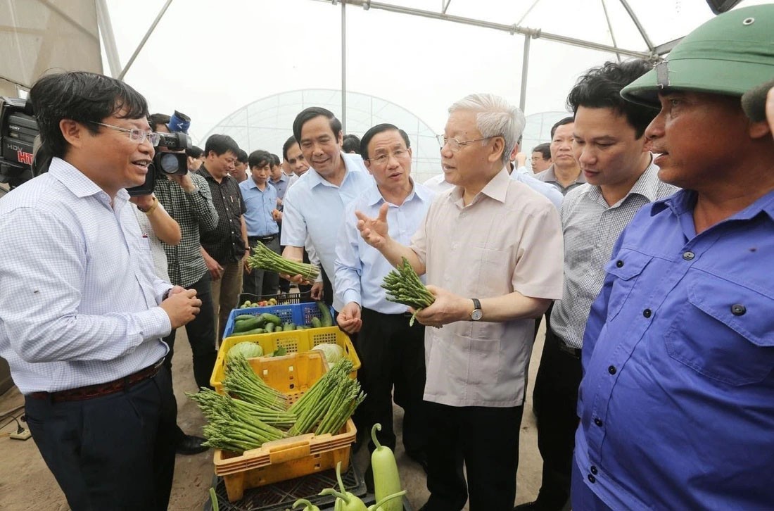 Tổng bí thư Nguyễn Phú Trọng quan tâm dự án sản xuất rau, củ, quả công nghệ cao trên đất cát dọc bờ biển Hà Tĩnh vào sáng 22-4-2016
