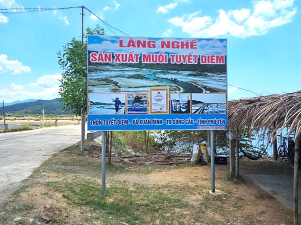 Làng nghề sản xuất muối Tuyết Diêm, xã Xuân Bình, thị xã Sông Cầu