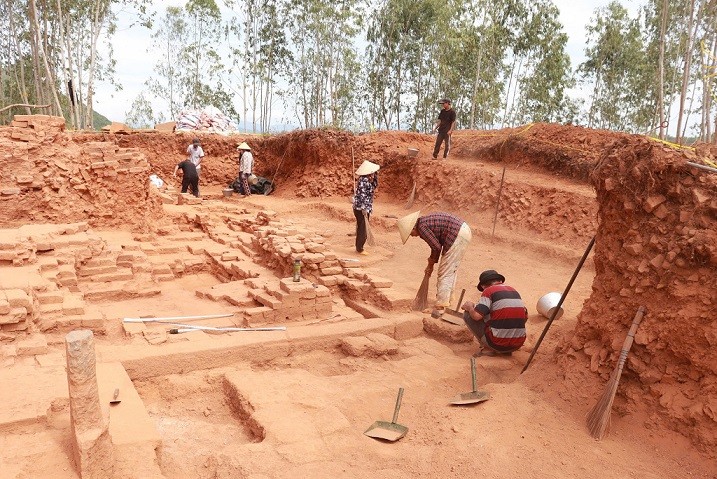 Bình Định Phế tích tháp Đại Hữu khai quật khảo cổ đợt 2 phát hiện 156 hiện vật đá