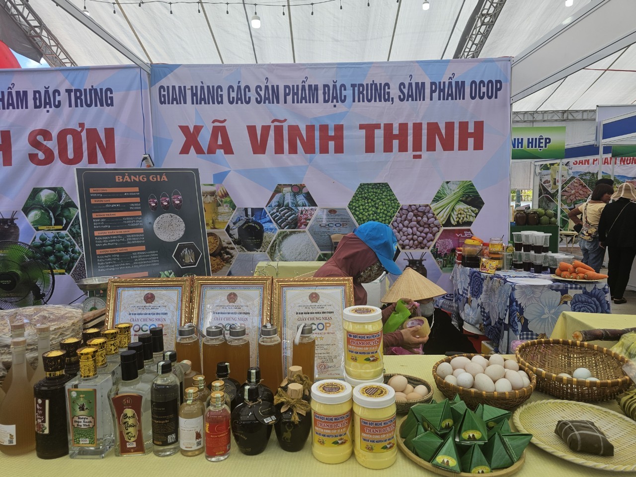 Bình Định: Phiên chợ hàng Việt về miền núi Vĩnh Thạnh