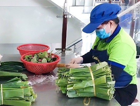 Cơ sở sản xuất nem, chả Lê Sang sẽ đầu tư thêm máy móc, đa dạng hóa, nâng cao chất lượng sản phẩm. Cơ sở sản xuất nem, chả Lê Sang sẽ đầu tư thêm máy móc, đa dạng hóa, nâng cao chất lượng sản phẩm.