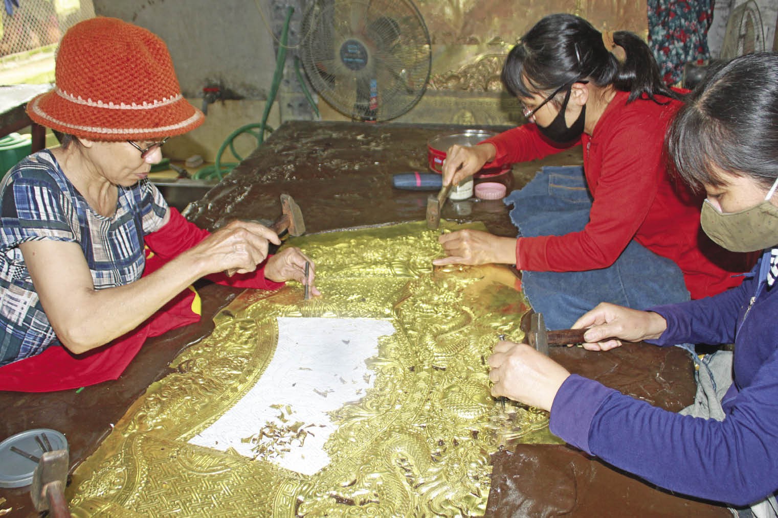 Làng nghề chạm bạc Đồng Xâm có gần 600 năm Làng nghề chạm bạc Đồng Xâm có gần 600 năm