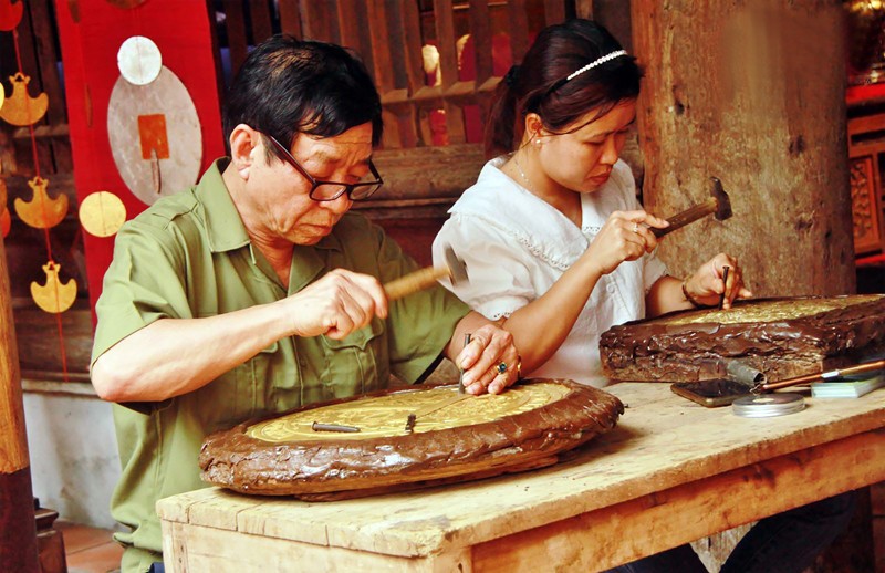 Làng nghề chạm bạc Đồng Xâm có gần 600 năm Làng nghề chạm bạc Đồng Xâm có gần 600 năm