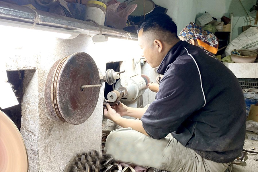 Gia đình anh Phạm Hồng Hà, thôn Đô Hai, xã An Lão, Bình Lục đã đầu tư, ứng dụng hệ thống hút bụi vào lò chứa để bảo đảm vệ sinh môi trường. Gia đình anh Phạm Hồng Hà, thôn Đô Hai, xã An Lão, Bình Lục đã đầu tư, ứng dụng hệ thống hút bụi vào lò chứa để bảo đảm vệ sinh môi trường.