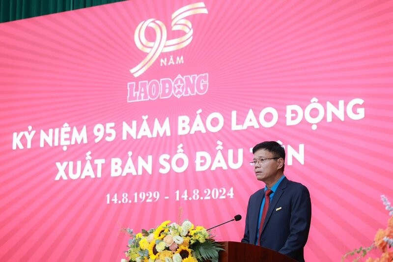 Tổng Biên tập Báo Lao Động Nguyễn Ngọc Hiển phát biểu tại buổi lễ. Ảnh: Hải Nguyễn Tổng Biên tập Báo Lao Động Nguyễn Ngọc Hiển phát biểu tại buổi lễ. Ảnh: Hải Nguyễn