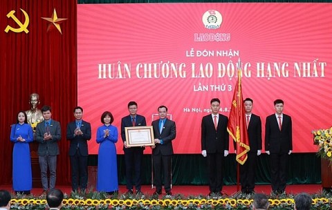 Báo Lao Động đón nhận Huân chương Lao động Hạng Nhất