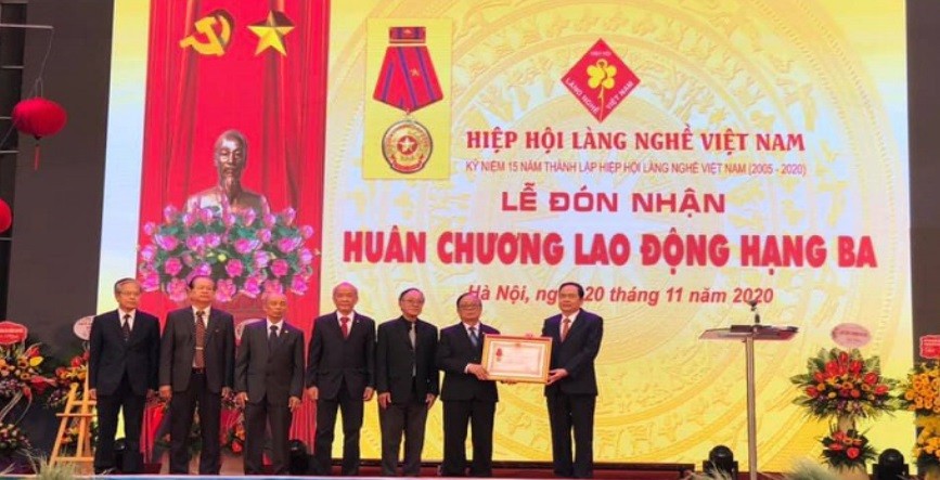 Phong tặng danh hiệu nghệ nhân làng nghề nhằm thúc đẩy tinh thần sáng tạo khởi nghiệp Phong tặng danh hiệu nghệ nhân làng nghề nhằm thúc đẩy tinh thần sáng tạo khởi nghiệp