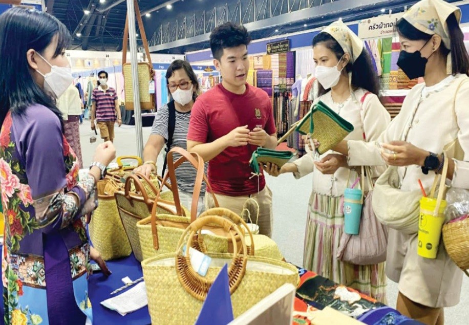 Chuyển đổi nhanh hướng đến chiến lược chấn hưng phát triển làng nghề