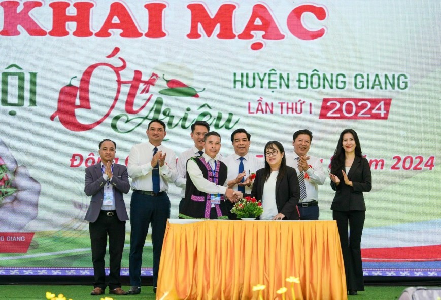 Độc đáo Lễ hội Ớt A Riêu ở Cổng Trời Đông Giang