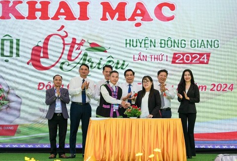 doc dao le hoi ot a rieu o cong troi dong giang