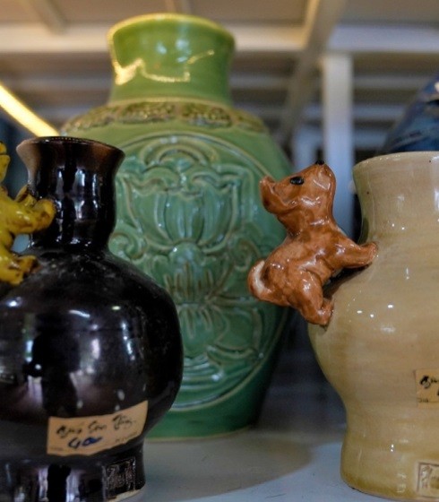 Năm 2022, sản phẩm bình hoa gốm men của Nguyễn Viết Lâm trở thành sản phẩm OCOP 3 sao. Năm 2022, sản phẩm bình hoa gốm men của Nguyễn Viết Lâm trở thành sản phẩm OCOP 3 sao.