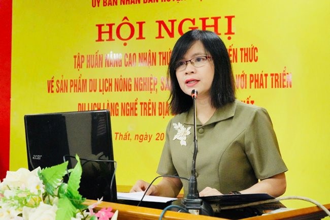 Phó Chủ tịch UBND huyện Thạch Thất Nguyễn Thị Bích Ngọc phát biểu khai mạc Hội nghị. Phó Chủ tịch UBND huyện Thạch Thất Nguyễn Thị Bích Ngọc phát biểu khai mạc Hội nghị.