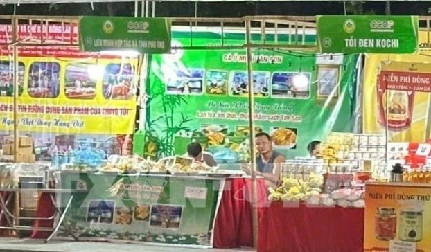 Gian hàng của Sở Nông nghiệp và Phát triển Bắc Giang tham gia hội chợ. Ảnh: Phương Anh-TTXVN Gian hàng của Sở Nông nghiệp và Phát triển Bắc Giang tham gia hội chợ. Ảnh: Phương Anh-TTXVN