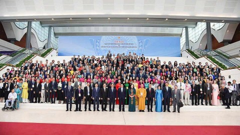 Hơn 400 đại biểu kiều bào dự khai mạc " Hội nghị Diên hồng" của người Việt Nam ở nước ngoài.