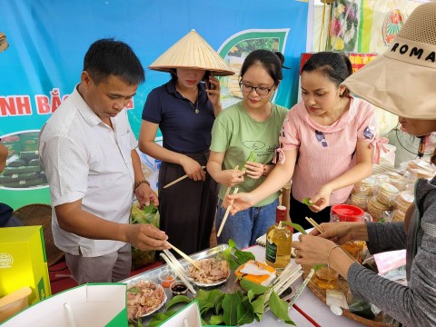 Sản phẩm OCOP của 38 tỉnh thành của cả nước đang quy tụ tại Công viên Long Biên