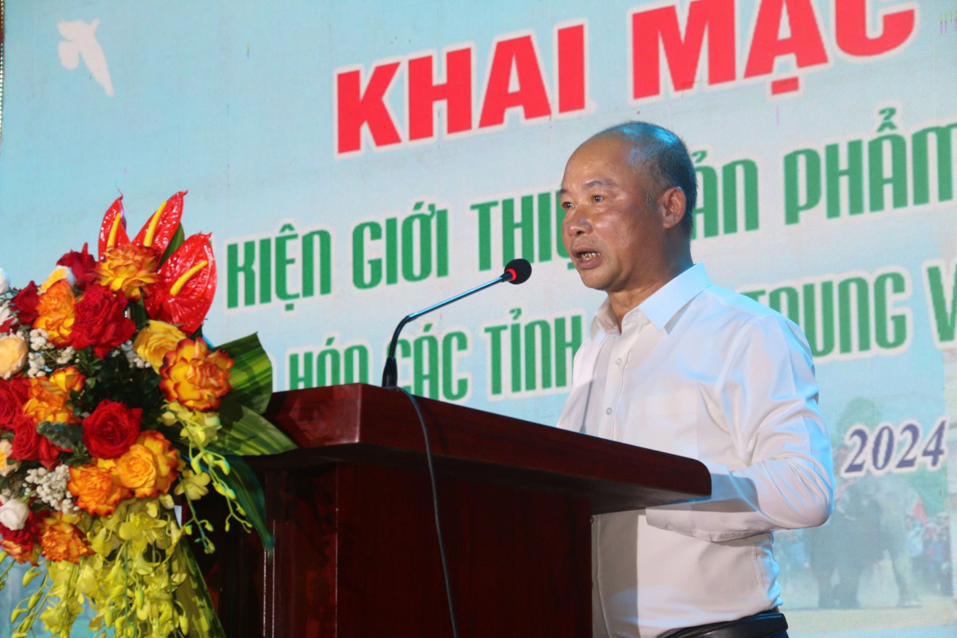 Phát biểu tại lễ khai mạc tối 22/8, Phó Giám đốc Sở NN&PTNT Hà Nội Nguyễn Đình Hoa nhấn mạnh Sự kiện là cơ hội giúp các chủ thể, doanh nghiệp, hộ sản xuất tăng cường kết nối giao thương, quảng bá thương hiệu, xúc tiến thương mại sản phẩm