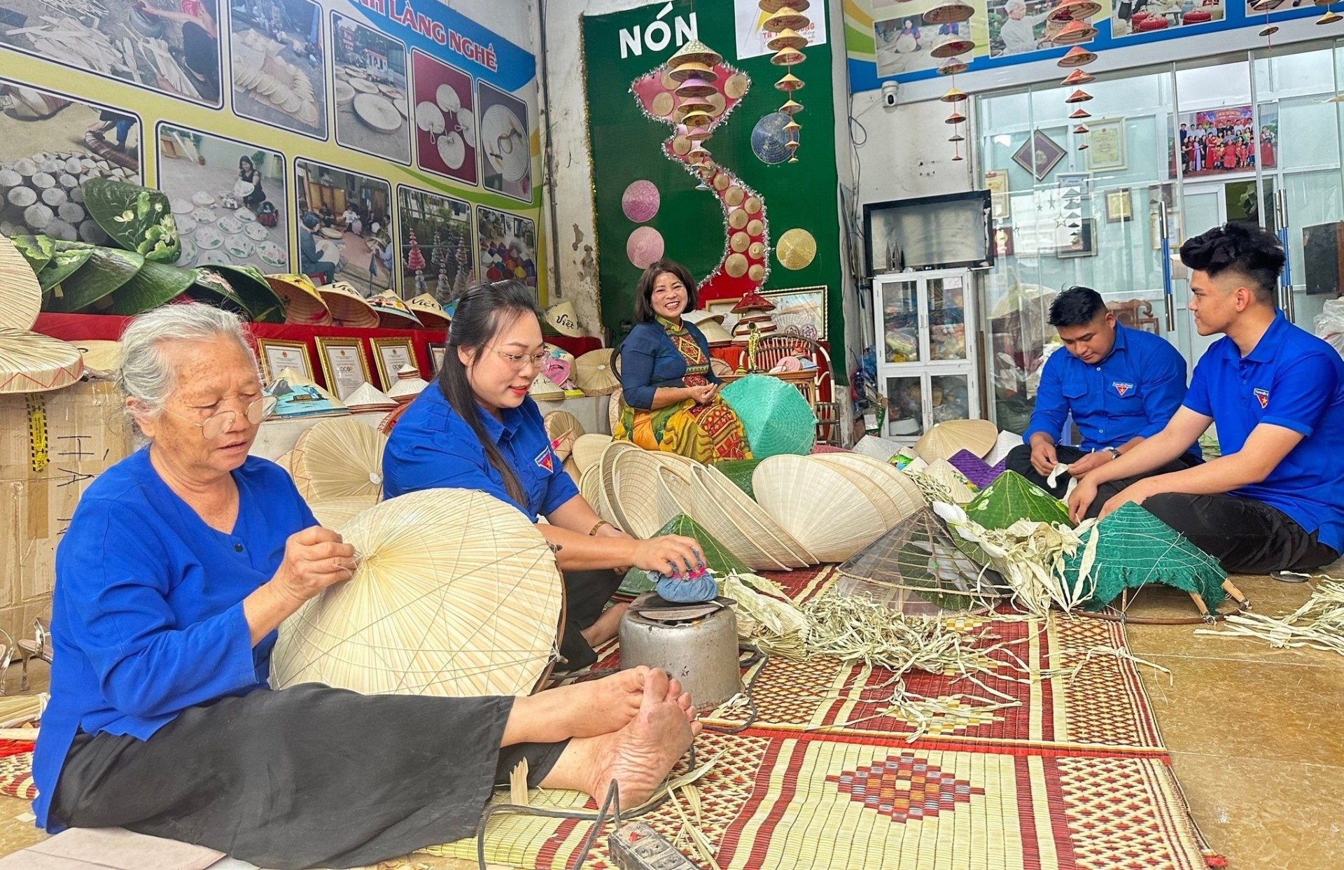 Nguồn nhân lực trẻ ít tham gia phát triển nghề thủ công truyền thống Nguồn nhân lực trẻ ít tham gia phát triển nghề thủ công truyền thống