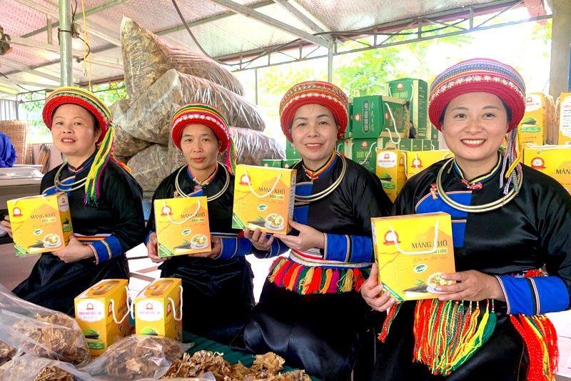 Sản phẩm măng khô của HTX Hồng Luân. Sản phẩm măng khô của HTX Hồng Luân.