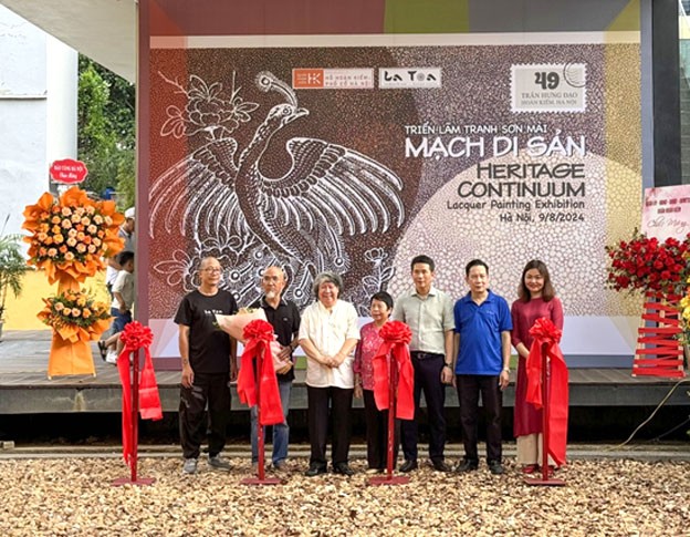 Triển lãm tranh “Mạch di sản” mở cửa tham quan tự do đến hết ngày 3/9/2024. Triển lãm tranh “Mạch di sản” mở cửa tham quan tự do đến hết ngày 3/9/2024.