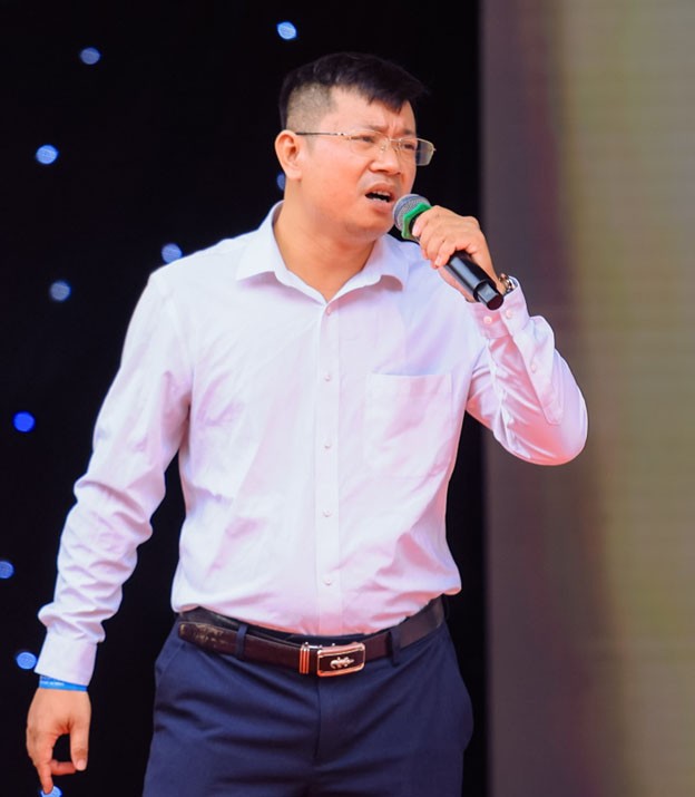 Nhà báo, Nhạc sĩ Đinh Văn Bình tác giả tập thơ “Thân thương tuổi học trò” Nhà báo, Nhạc sĩ Đinh Văn Bình tác giả tập thơ “Thân thương tuổi học trò”