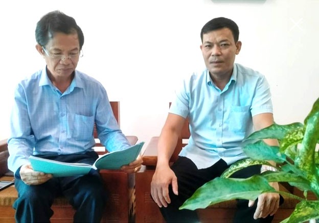 Ông Nguyễn Xuân Mỹ (bên phải) Bí thư Đảng uỷ xã Bảo Yên Ông Nguyễn Xuân Mỹ (bên phải) Bí thư Đảng uỷ xã Bảo Yên