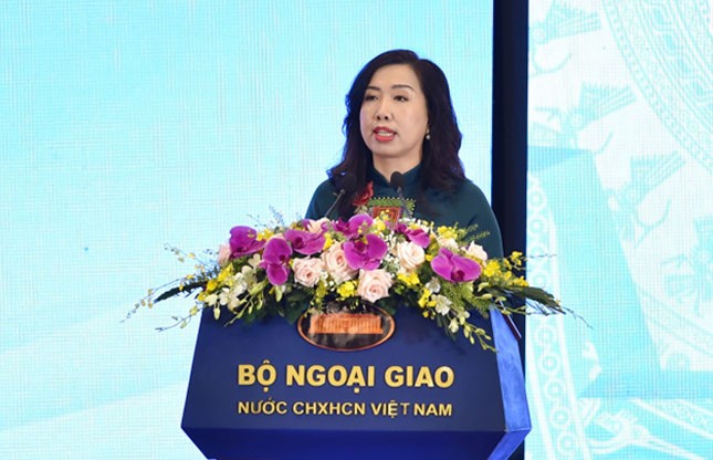 Thứ trưởng Bộ Ngoại giao Lê Thị Thu Hằng, Chủ nhiệm Ủy ban Nhà nước về người Việt Nam ở nước ngoài, phát biểu tại hội nghị. Thứ trưởng Bộ Ngoại giao Lê Thị Thu Hằng, Chủ nhiệm Ủy ban Nhà nước về người Việt Nam ở nước ngoài, phát biểu tại hội nghị.