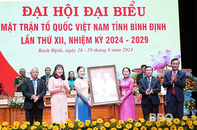 Bà Nguyễn Thị Phong Vũ tái cử chức Chủ tịch Ủy ban MTTQ Việt Nam tỉnh Bình Định