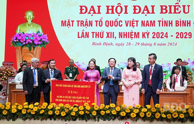 Bà Nguyễn Thị Phong Vũ tái cử chức Chủ tịch Ủy ban MTTQ Việt Nam tỉnh Bình Định