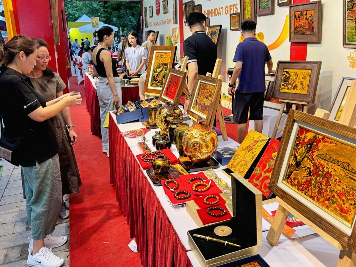 Lễ hội quà tặng du lịch thu hút 100 đơn vị làng nghề, lữ hành ... tham gia Lễ hội quà tặng du lịch thu hút 100 đơn vị làng nghề, lữ hành ... tham gia