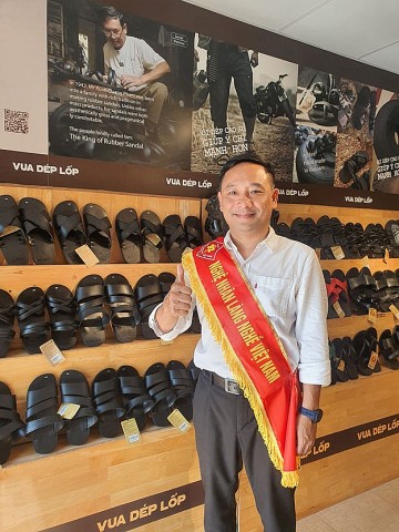 ong vua dep lop tro thanh nghe nhan lang nghe