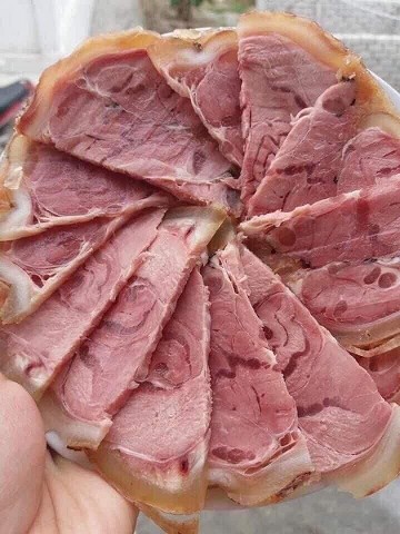 Người phụ nữ tâm huyết với nghề sản xuất Giò chả