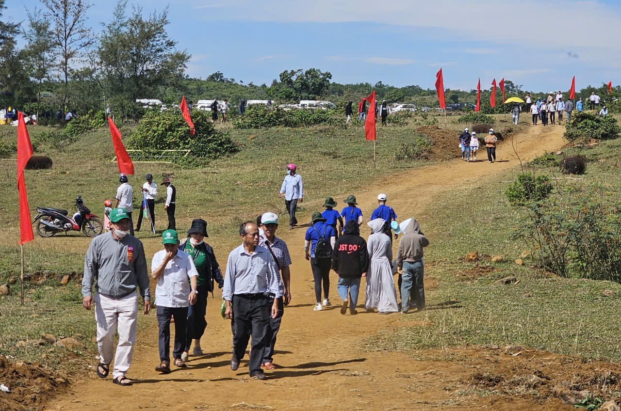 Khách du lịch đến Bình Định ước đạt hơn 200 nghìn lượt khách Khách du lịch đến Bình Định ước đạt hơn 200 nghìn lượt khách