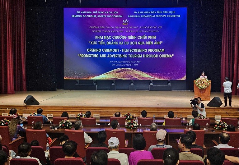 Khách du lịch đến Bình Định ước đạt hơn 200 nghìn lượt khách Khách du lịch đến Bình Định ước đạt hơn 200 nghìn lượt khách