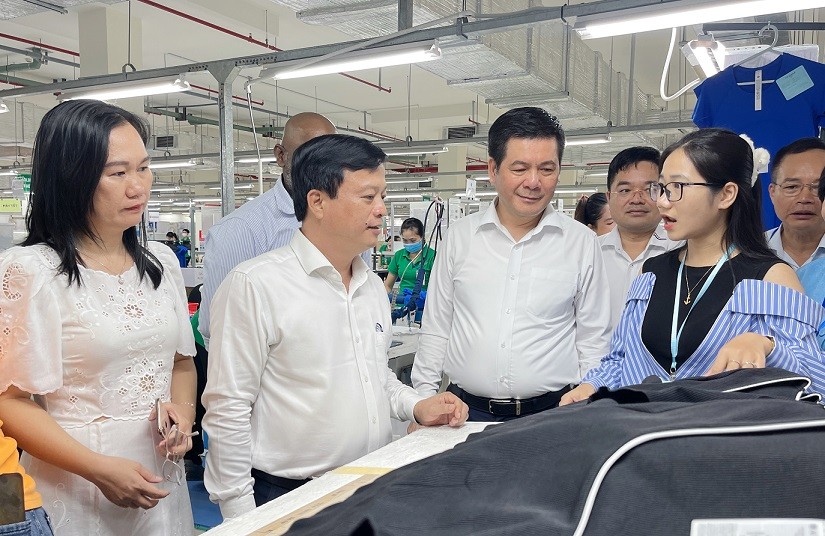 Bộ trưởng Bộ Công Thương Nguyễn Hồng Diên làm việc tại CCN Cát Trinh