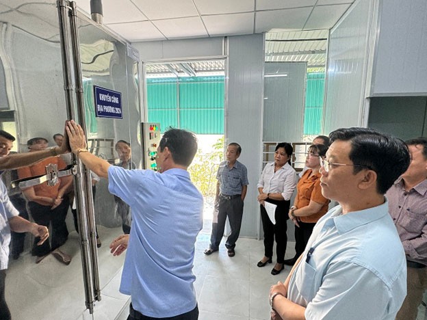 Tổ nghiệm thu đã tiến hành kiểm tra máy móc thiết bị, hồ sơ chứng từ, thông số kỹ thuật theo đề án đã được phê duyệt.