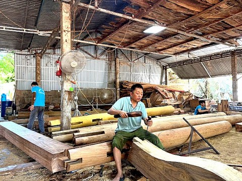 Xưởng mộc Minh Mít làm nhà thờ gỗ sơn son thiếp vàng