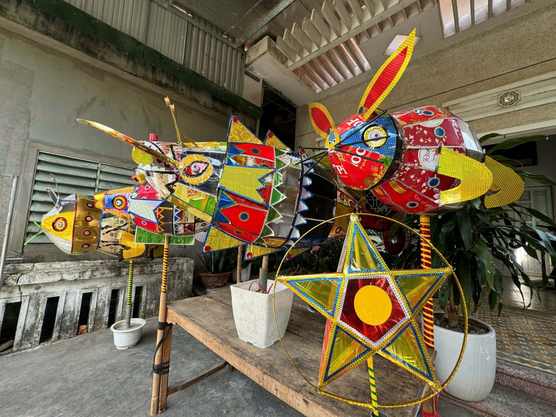 Cụ ông 75 tuổi tự tay làm hơn 100 chiếc đèn Trung thu truyền thống Cụ ông 75 tuổi tự tay làm hơn 100 chiếc đèn Trung thu truyền thống