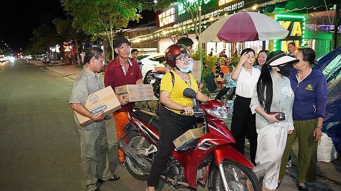 Bình Phước: Người dân thị xã Chơn Thành hướng về miền Bắc