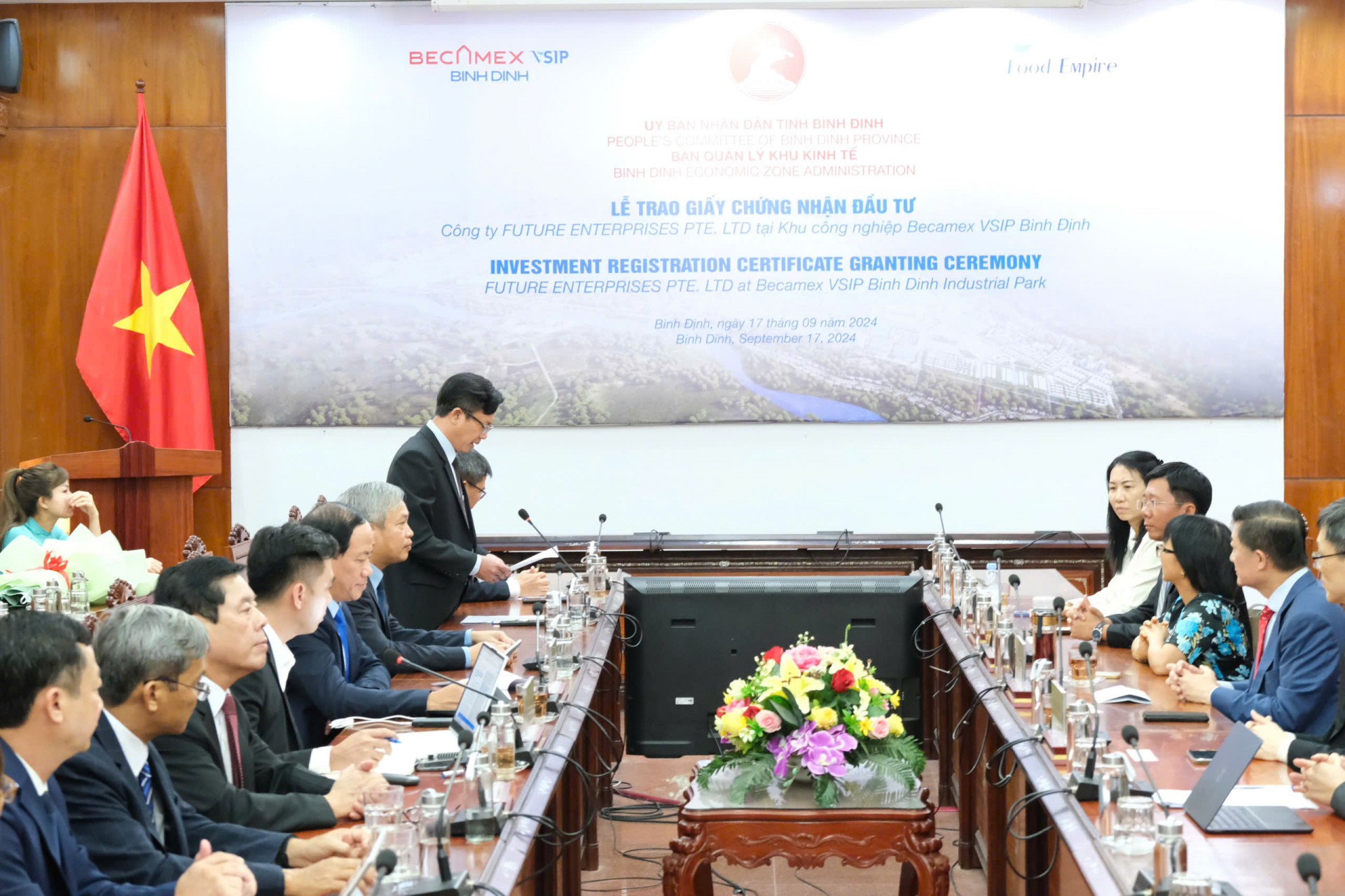 Bình Định: Lễ trao Giấy chứng nhận đăng ký đầu tư dự án Nhà máy sản xuất cà phê hòa tan sấy lạnh