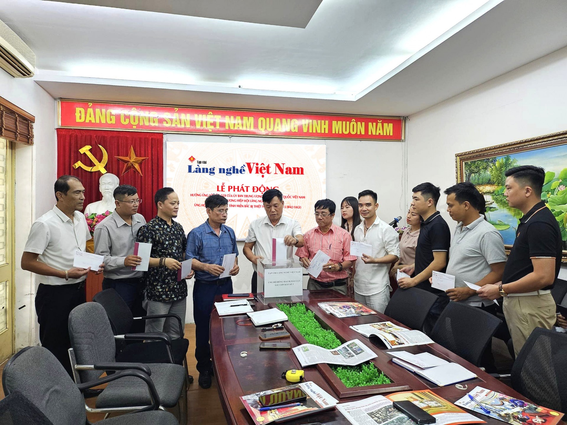 Tạp chí Làng nghề Việt Nam ủng hộ đồng bào bị thiệt hại do bão số 3